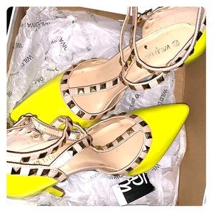 Not authentic shoes looks like Valentino’s.